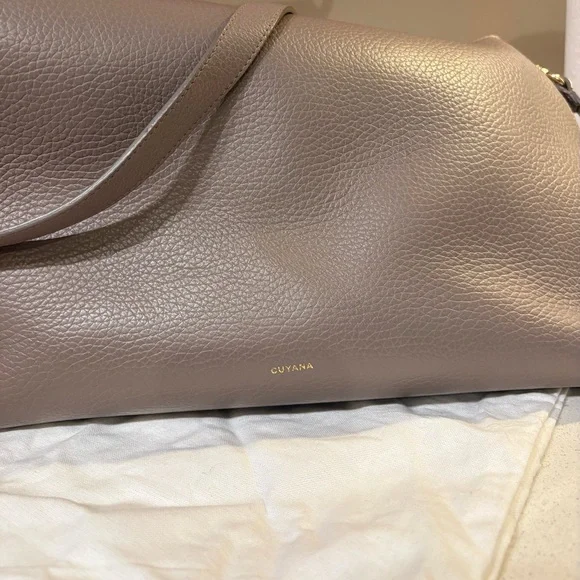 Cuyana 13” System Tote with laptop sleeve and adjustable strap - Picture 3 of 14